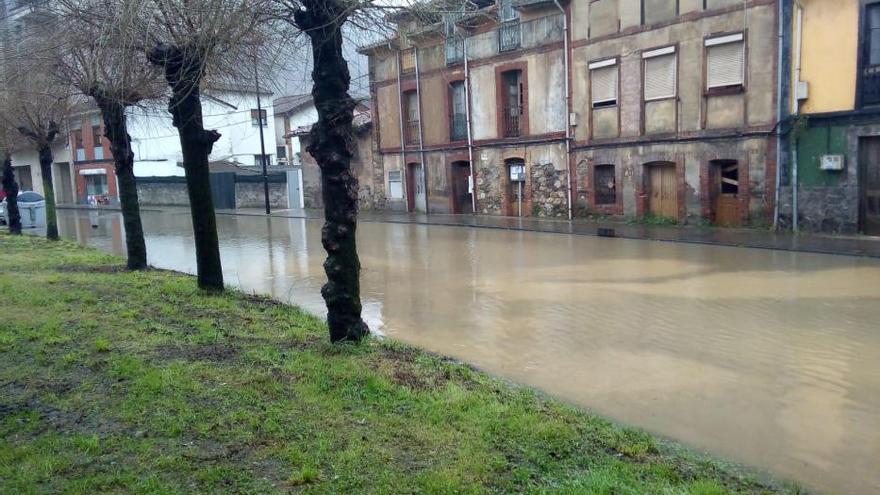 Temporal de lluvias en las Cuencas: casas inundadas, carreteras cortada y en alerta varios ríos por riesgo de desbordamiento