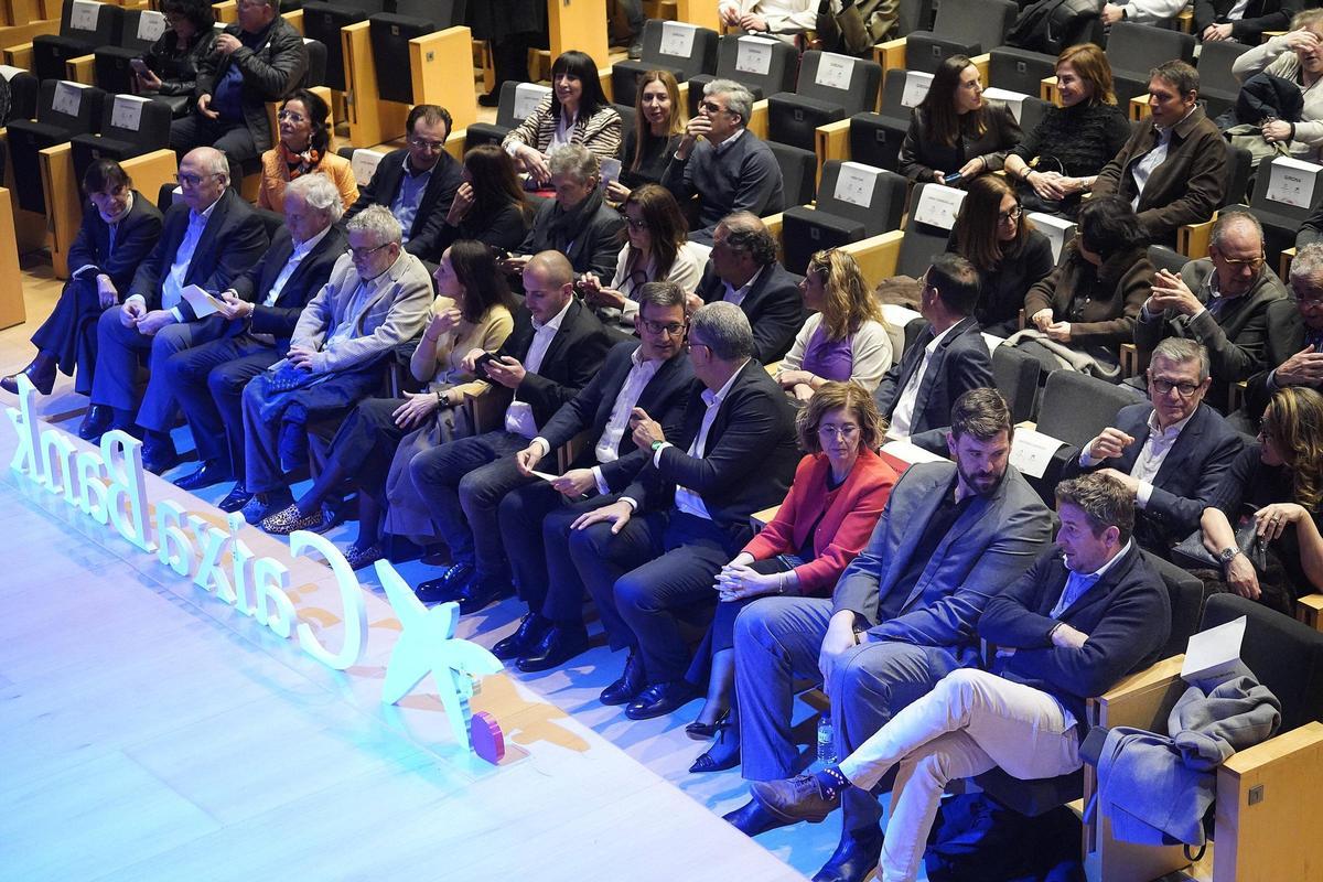 Les imatges de l'entrega de plaques als restaurants recomanats a la Guia Michelin