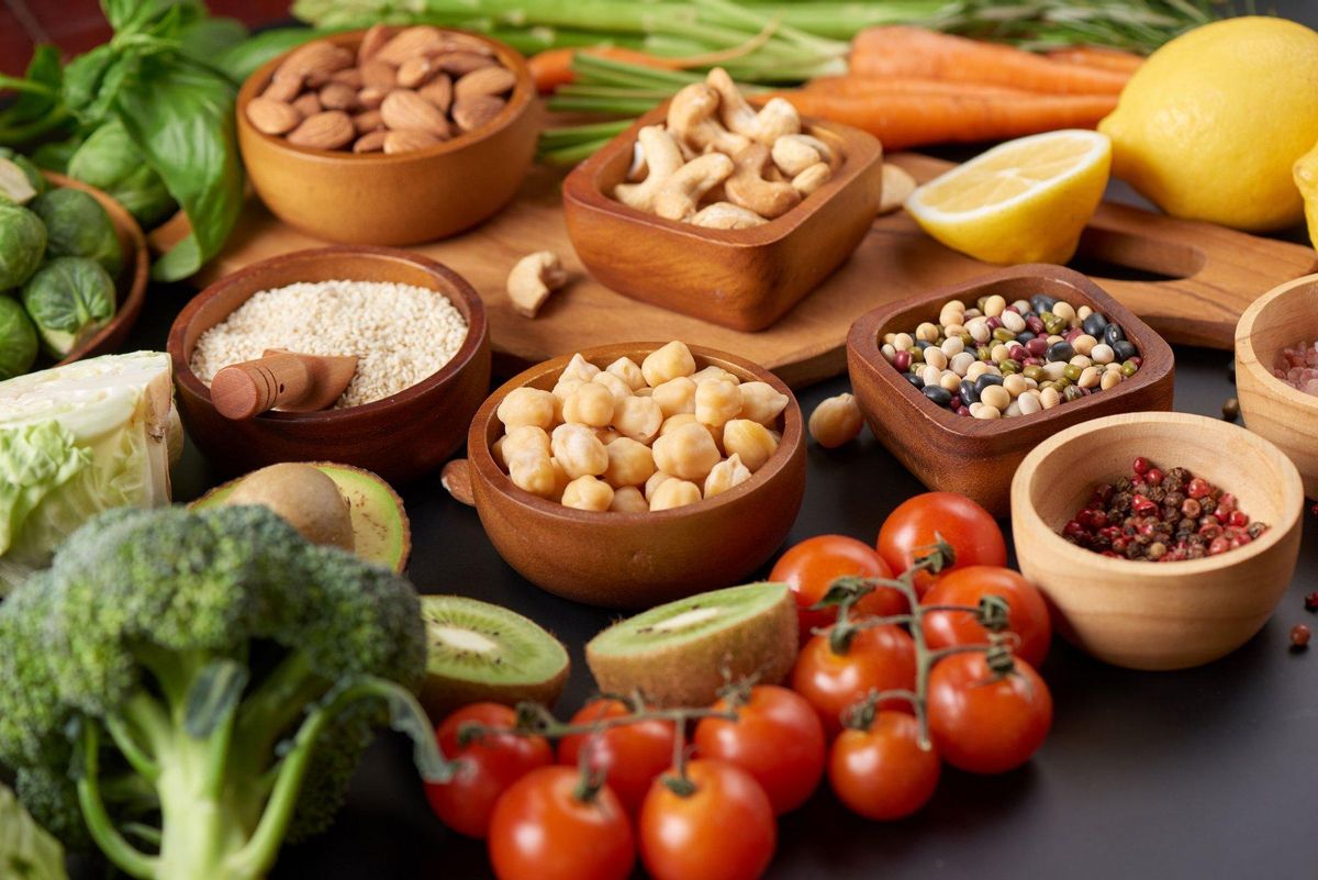 Este verano en España, la dieta basada en plantas emerge como el método más eficaz para adelgazar y alargar la vida.