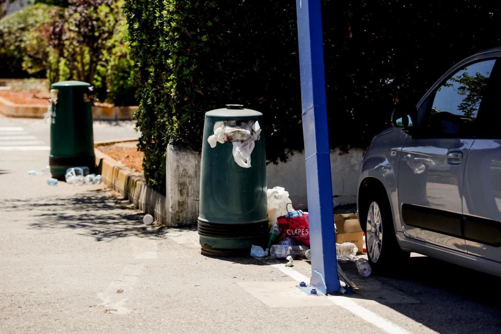 Acumulación de basura y falta de mantenimiento en el aeropuerto de Ibiza