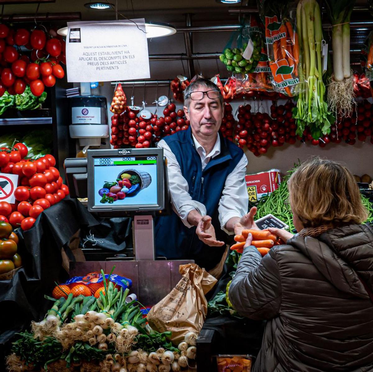 La inflació baixa  al 2,8% al febrer per l’electricitat  i els aliments