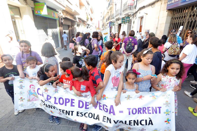 La 'festa del valencià' toma las calles de Torrent