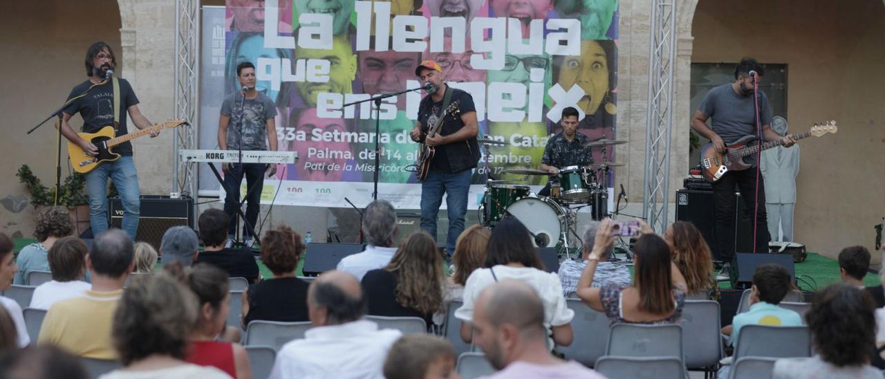 Concierto de L’équilibriste para clausurar la última edición de la Setmana del Llibre en Català.