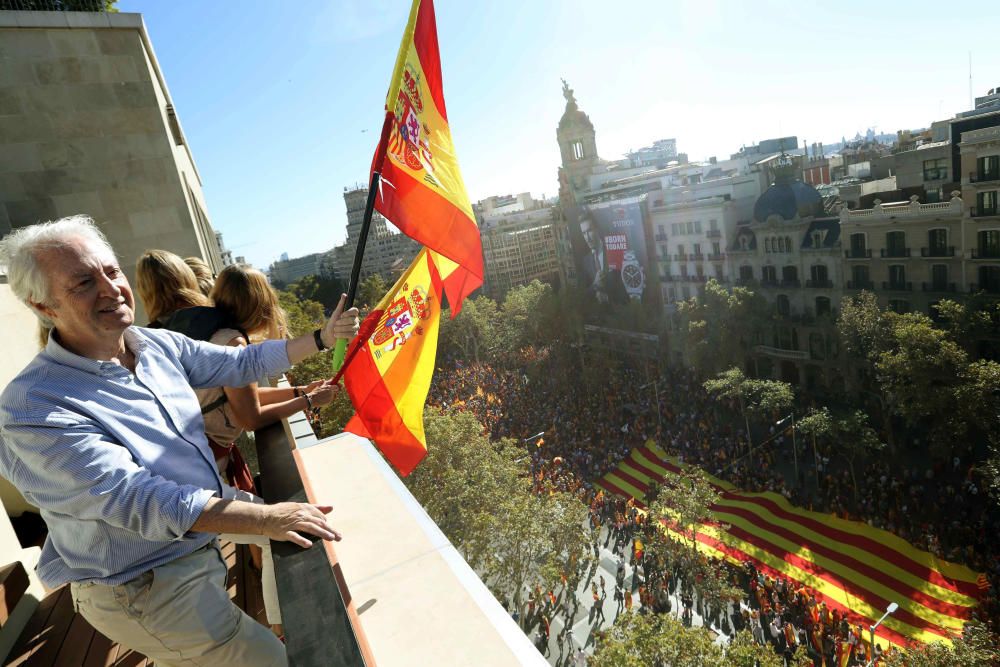 Milers de persones es manifesten a favor de la unitat d'Espanya a Barcelona