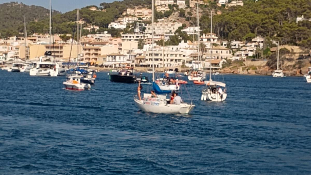 Las imágenes de la protesta de navegantes en el Port d'Andratx