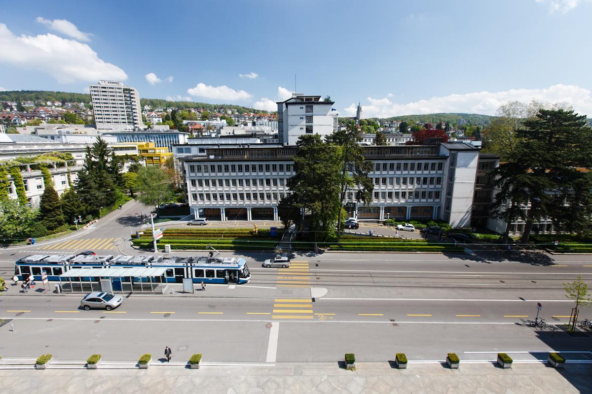 Un hombre que viajó en el crucero MV Hondius es hospitalizado en Suiza por hantavirus.