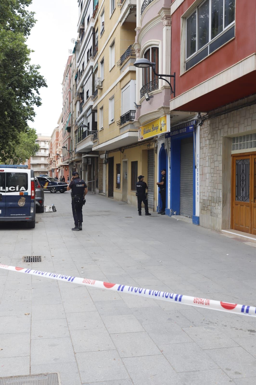 La Policía Nacional en el lugar del doble crimen de Algemesí
