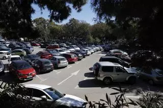 Primer paso para el tercer hospital de Málaga: autorizada la demolición de tres naves en los aparcamientos del Civil