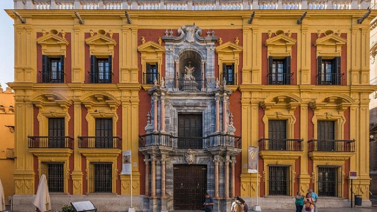 La fachada del Palacio Epìscopal en Málaga.