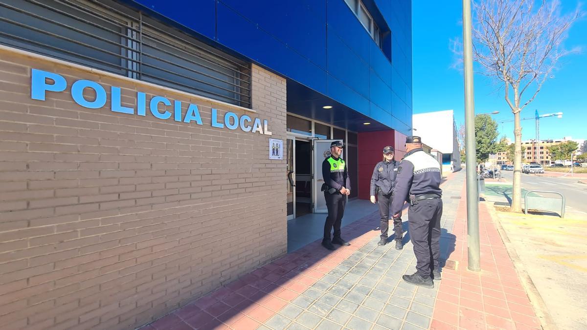 Una imagen de varios agentes de la Policía Local de Albal