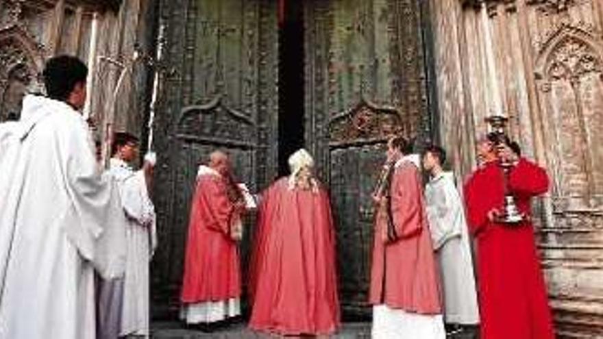 La diòcesi de Girona també es va sumar a l&#039;obertura de la Porta de la Misericòrdia, ahir a la tarda.