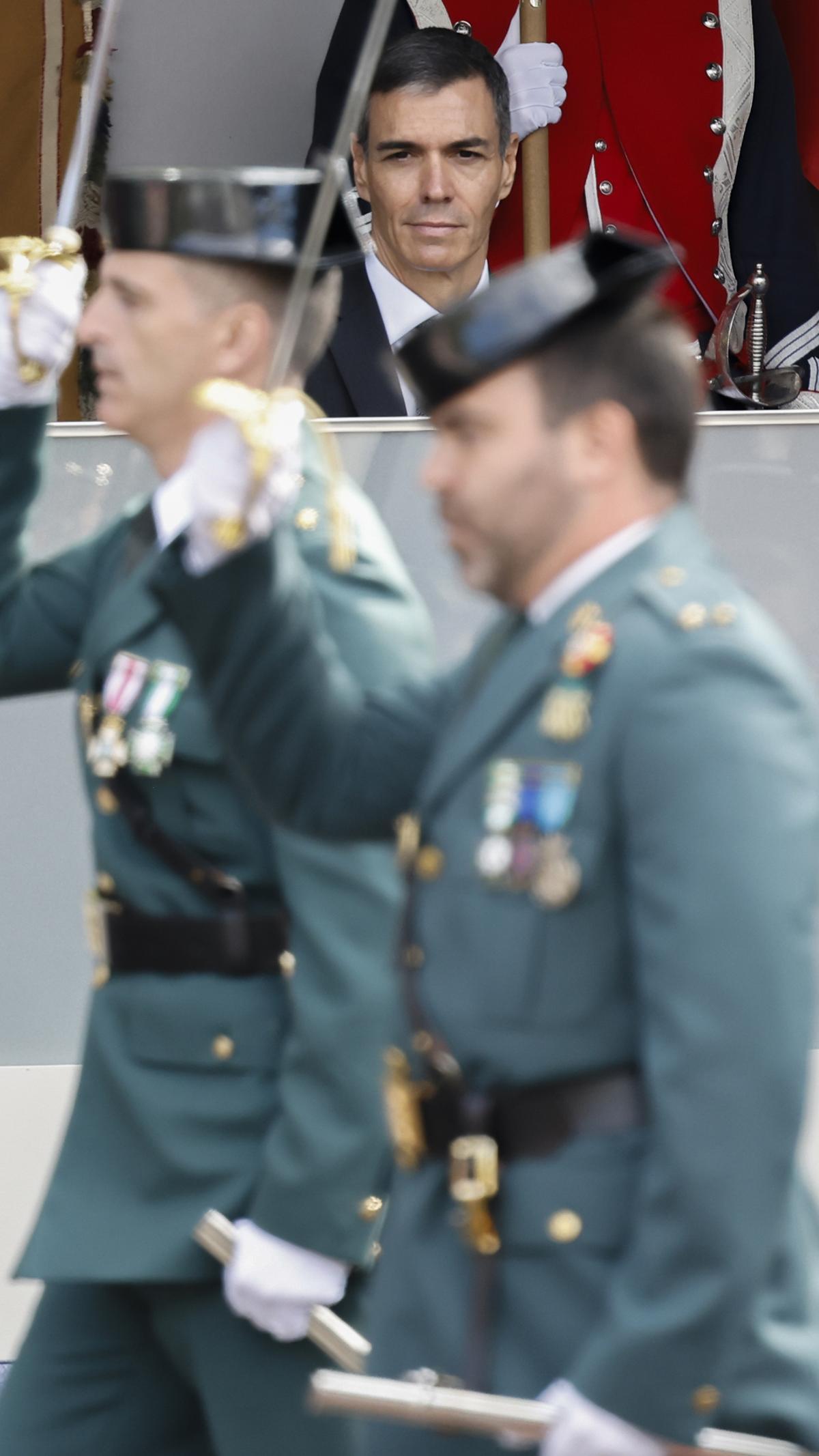 El rey Felipe y la princesa Leonor durante el desfile de las Fuerzas Armadas con motivo de la Fiesta Nacional