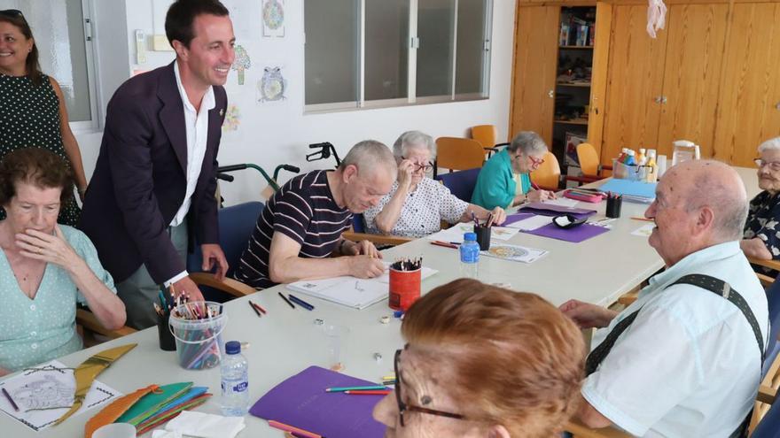 Galmés visitó diferentes espacios de la residencia de La Bonanova, como el taller de manualidades.