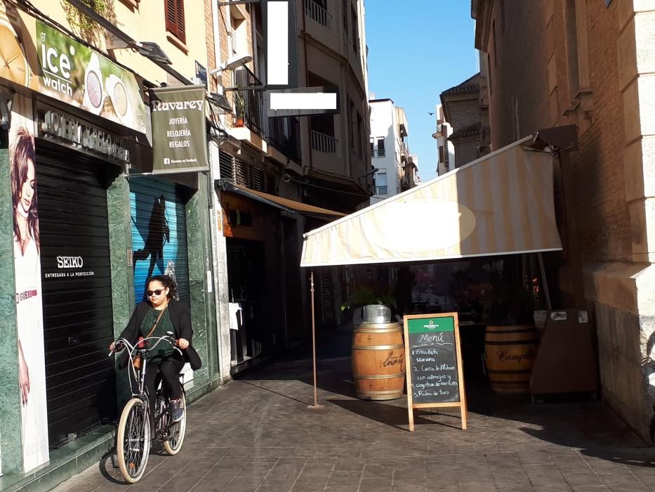 Las terrazas se comen la plaza de San Juan