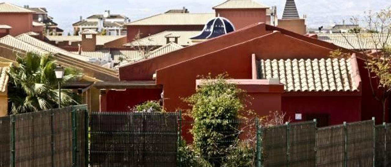 El complejo Santa Pola Life Resort, en Gran Alacant, donde 14 residentes denuncian que son víctimas de una estafa.