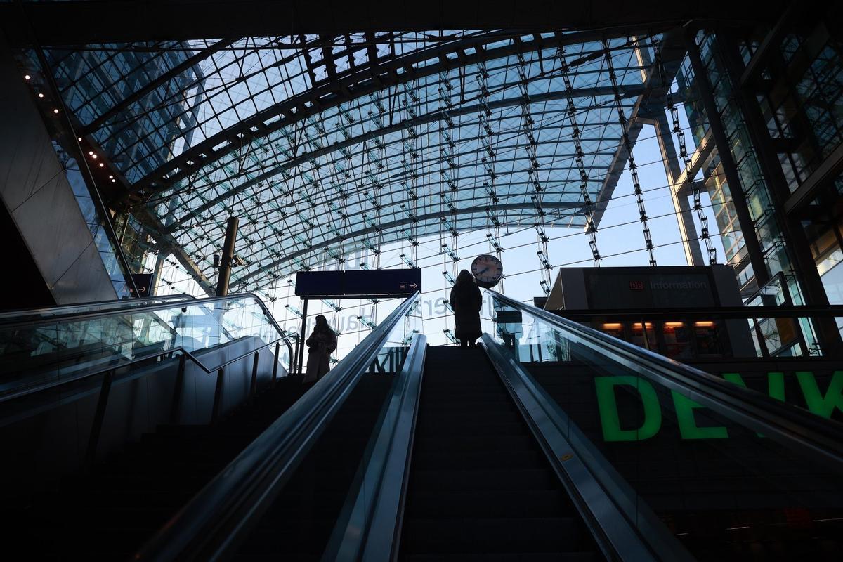 Alemania se para el lunes por una huelga a gran escala que los sindicatos han convocado en todo el transporte. Los trabajadores del sector público elevan la presión para exigir subidas del 10,5% para compensar la elevada inflación