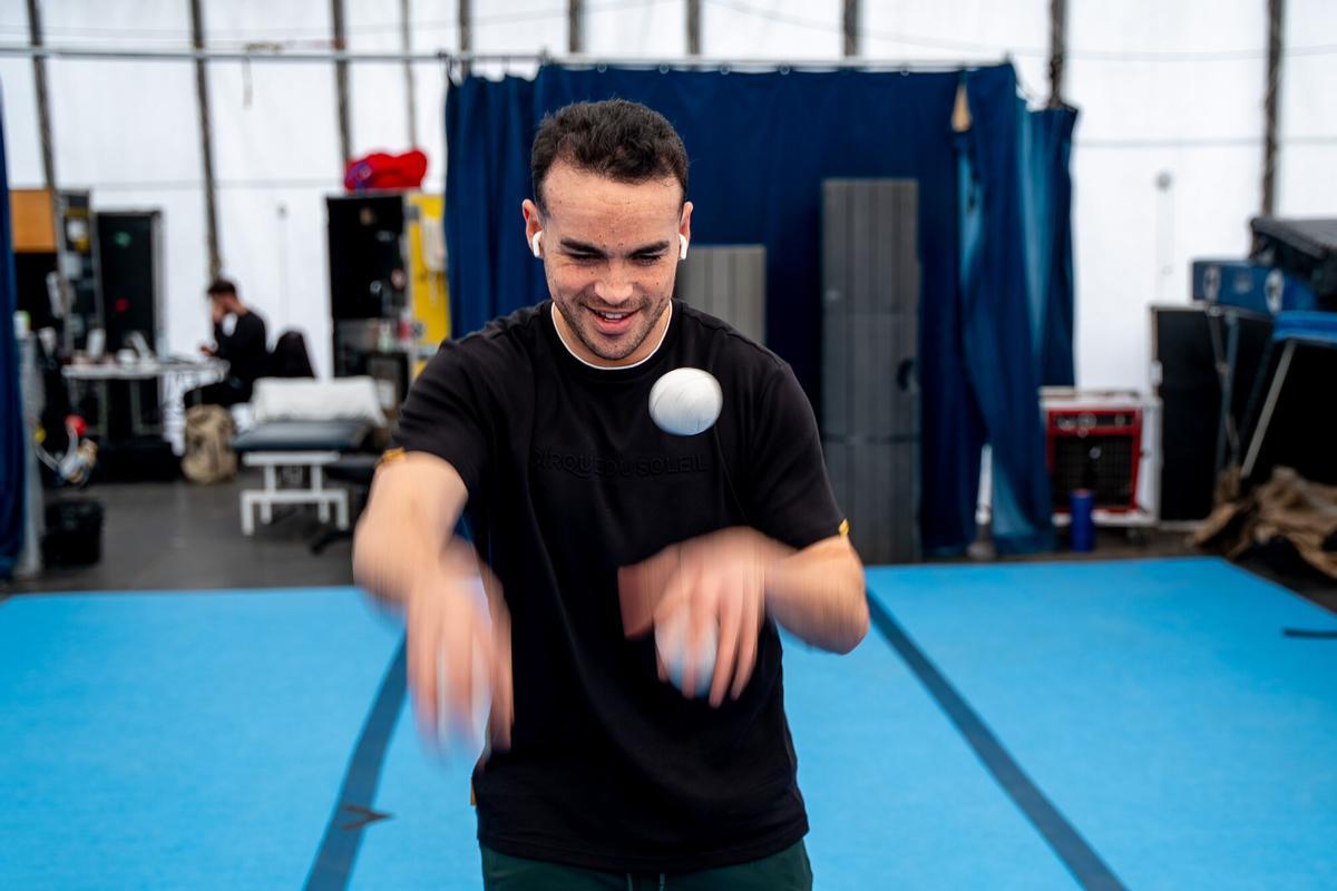 Últimos ensayos para el estreno de 'Kurious', nuevo espectáculo del Circo del Sol en Sevilla Últimos ensayos para el estreno de 'Kurious', nuevo espectáculo del Circo del Sol en Sevilla