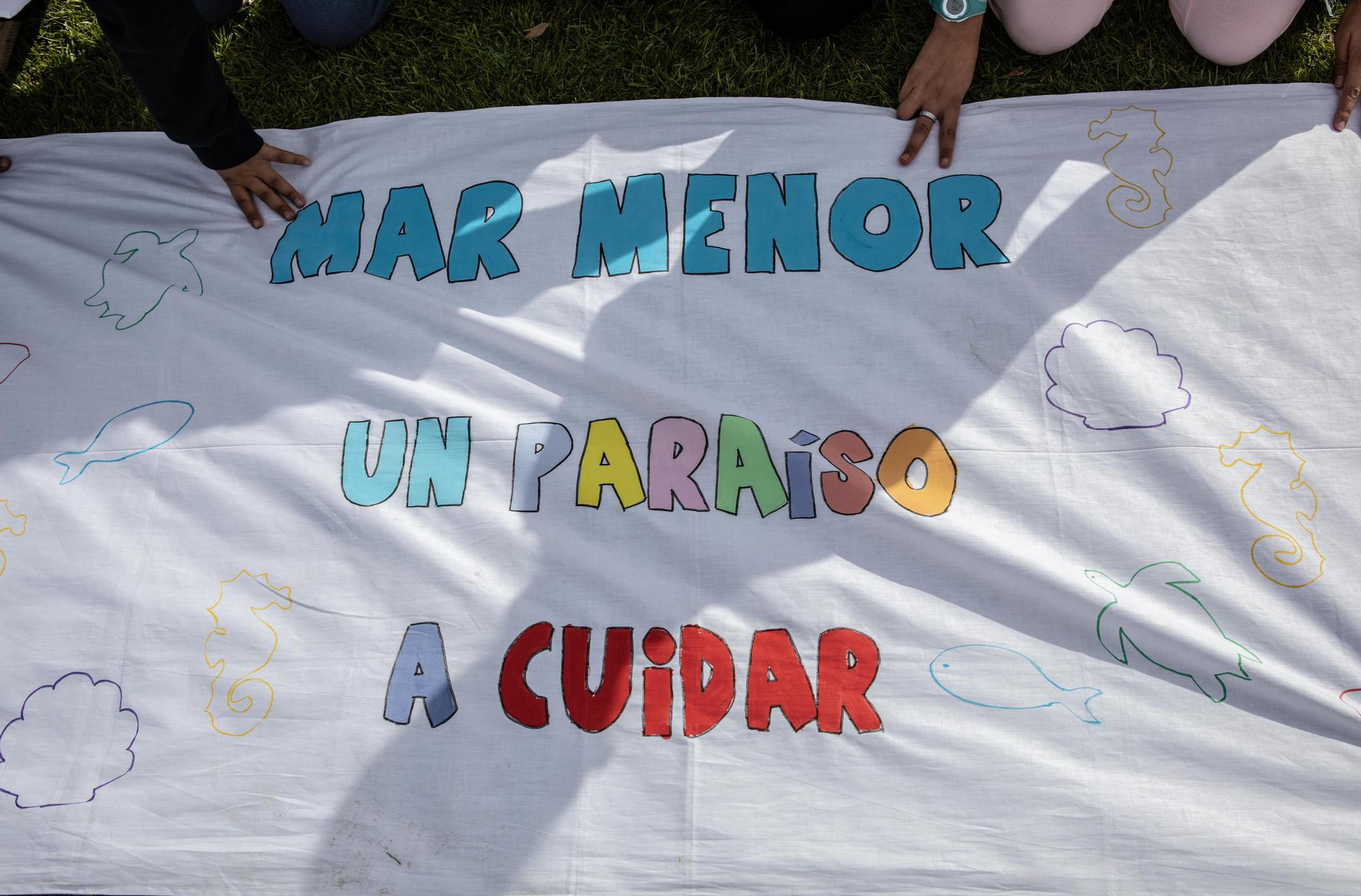 Colegios de San Javier lanzan un SOS por el Mar Menor