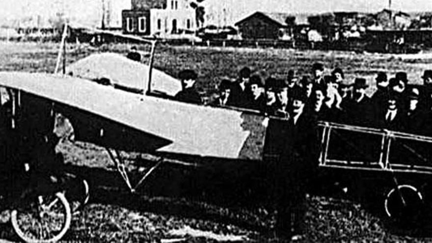 El primer vuelo de avión de la isla se hizo desde el hipódromo.