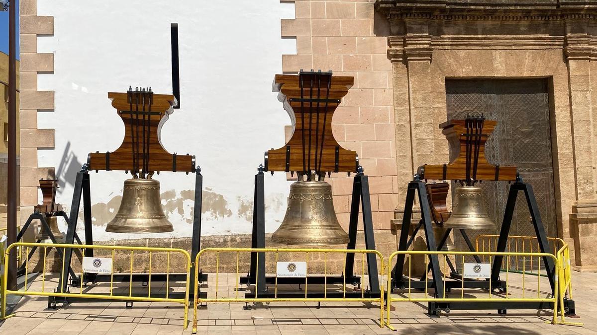 Las campanas, restauradas y refulgentes. El yugo de madera es nuevo