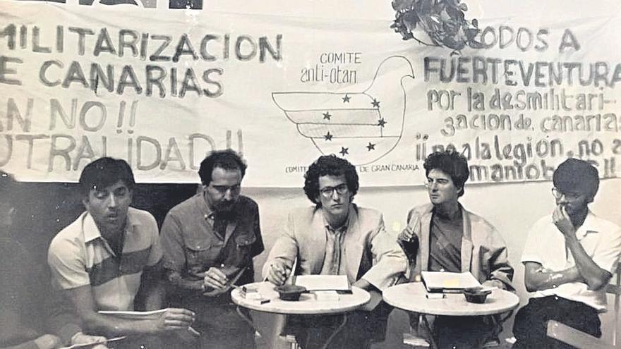 Tony Murphy, en el centro, y Víctor Caro a su izquierda en una rueda de prensa.