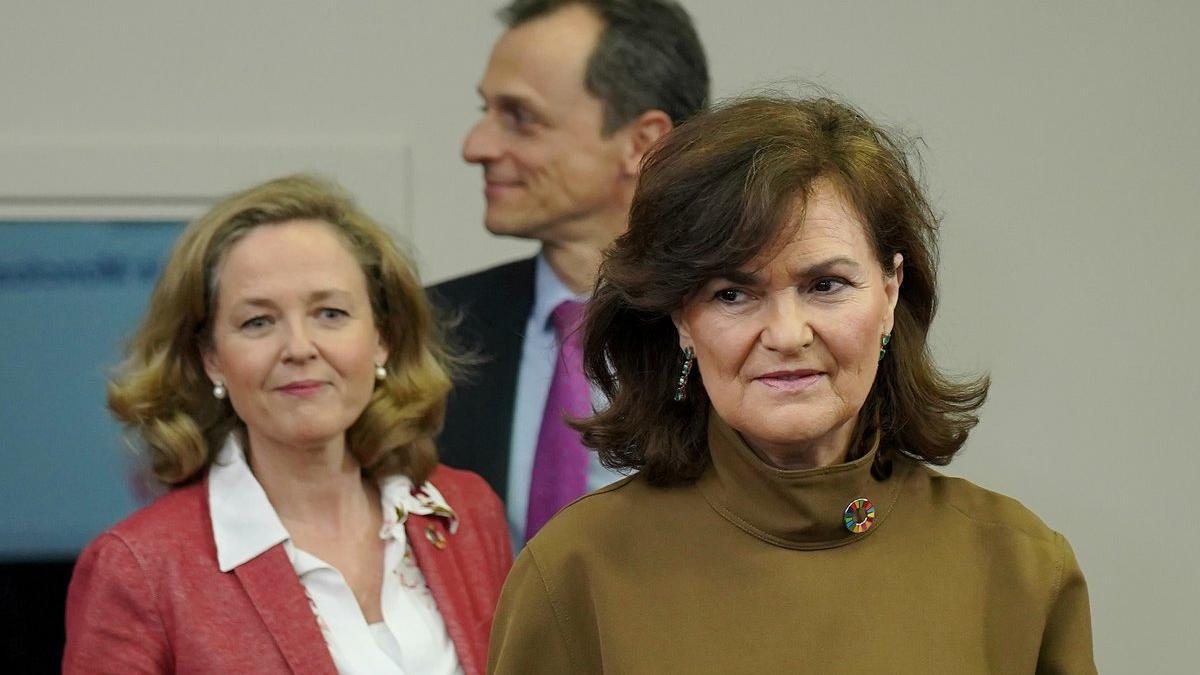 Las dos Vicepresidentas, Nadia Calviño (izquierda) y Carmen Calvo (derecha)