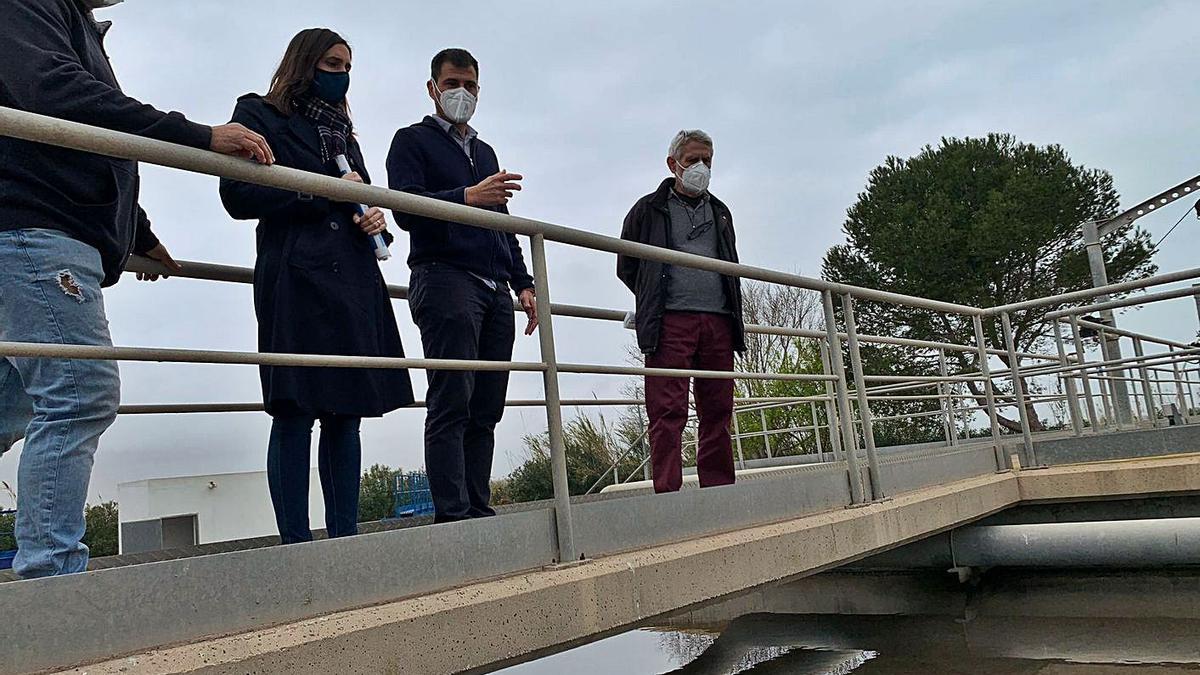 Elisa Valía durante su visita a la planta de El Perellonet. | LEVANTE-EMV