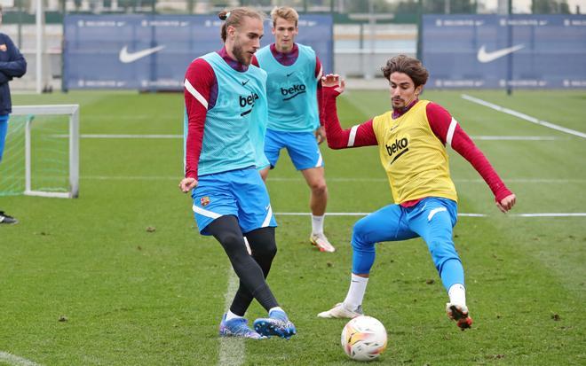 El segundo entrenamiento de Xavi, en imágenes