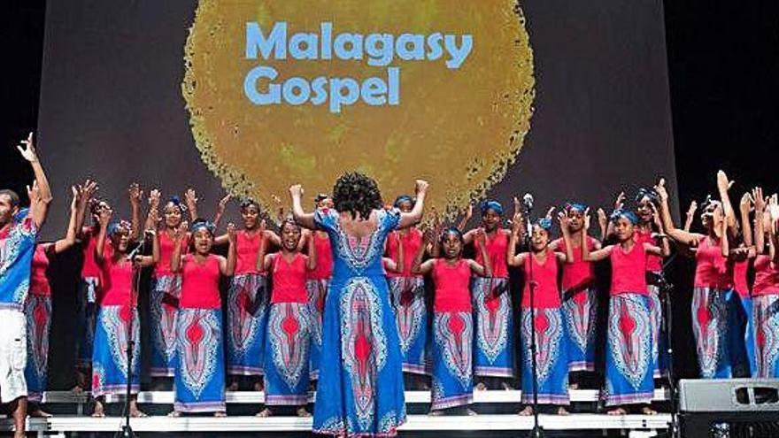 Las niñas del coro Malagasy Gospel durante una actuación, en una imagen promocional.