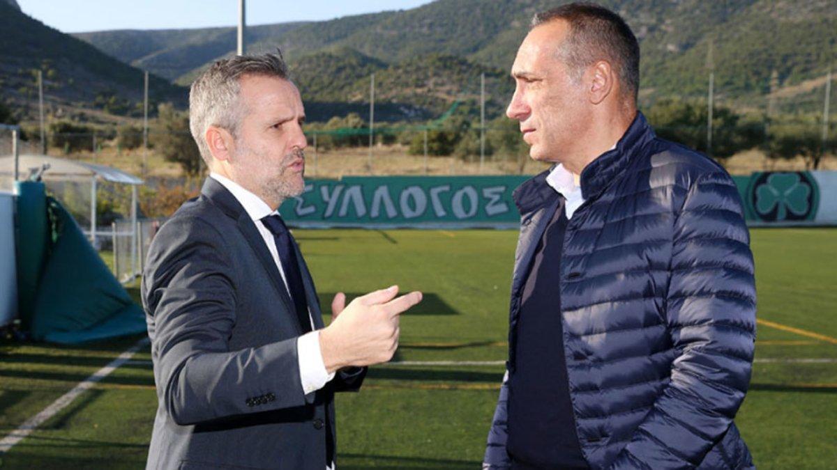 Xavi Roca, a la izquierda, vio el entrenamiento del club griego