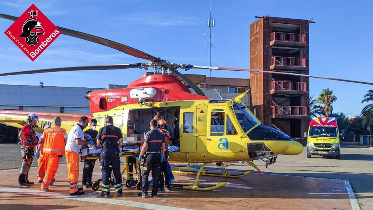Imagen de archivo del helicóptero tras aterrizar en el parque de bomberos de Dénia