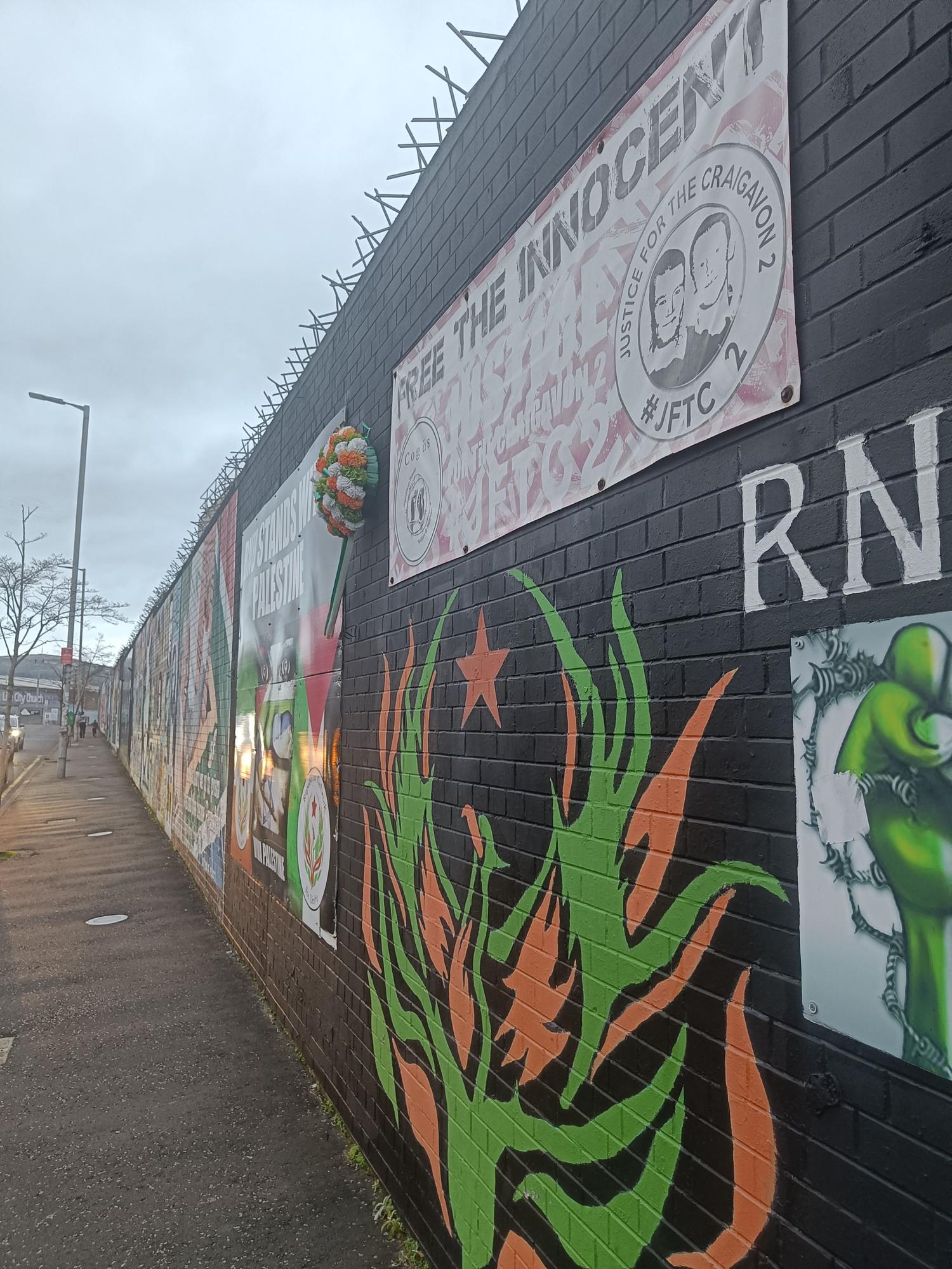 En imágenes: Música, comida y fiesta para derribar el muro de Belfast