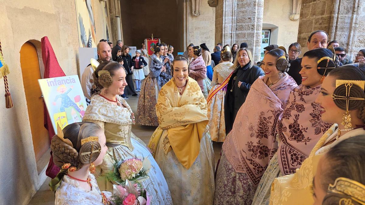 Las comisiones del Carmen reciben a Carmen (y la corte)