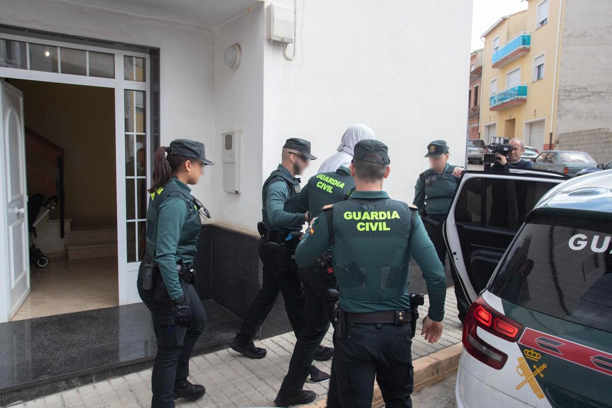 Detenidos el vecino y su amigo por el asesinato de la maestra de Rafelcofer