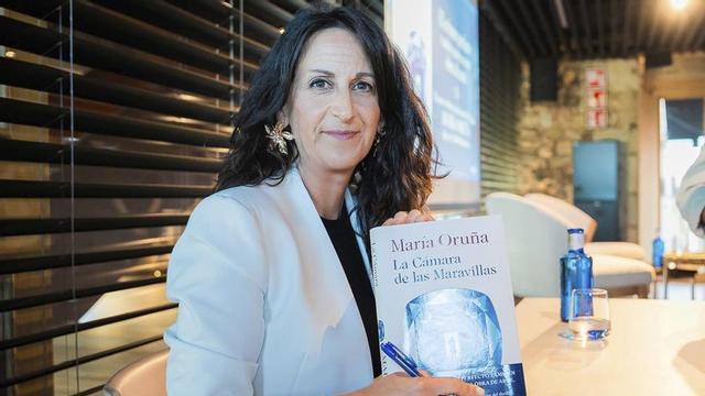 María Oruña, durante el acto de presentación de «La cámara de las maravillas».