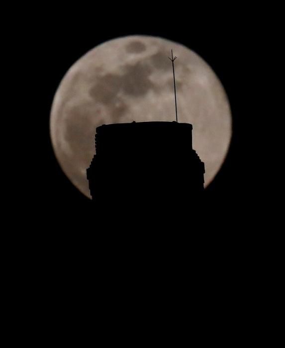 Superluna sobre Pamplona