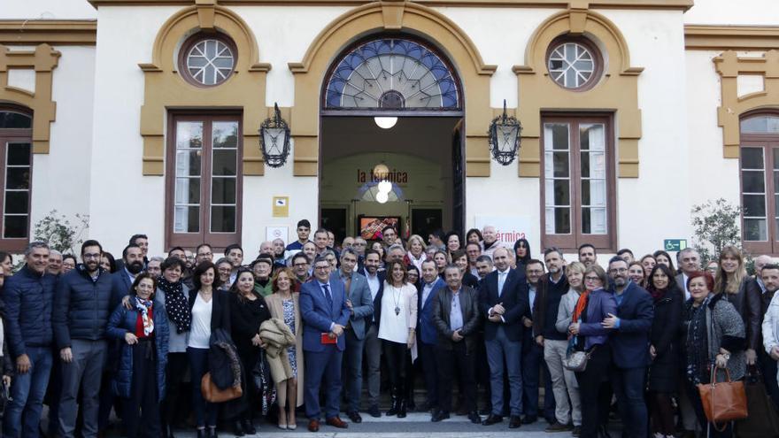 Díaz (centro), junto a cargos orgánicos e institucionales del PSOE.