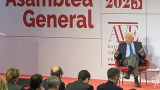 Felipe González, contra Montero por la quita de deuda: "Quien está sentado en la caja no puede ser candidato"