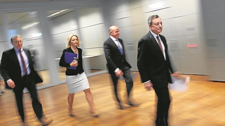 Draghi lanza un guiño para que el BCE ayude a los bancos