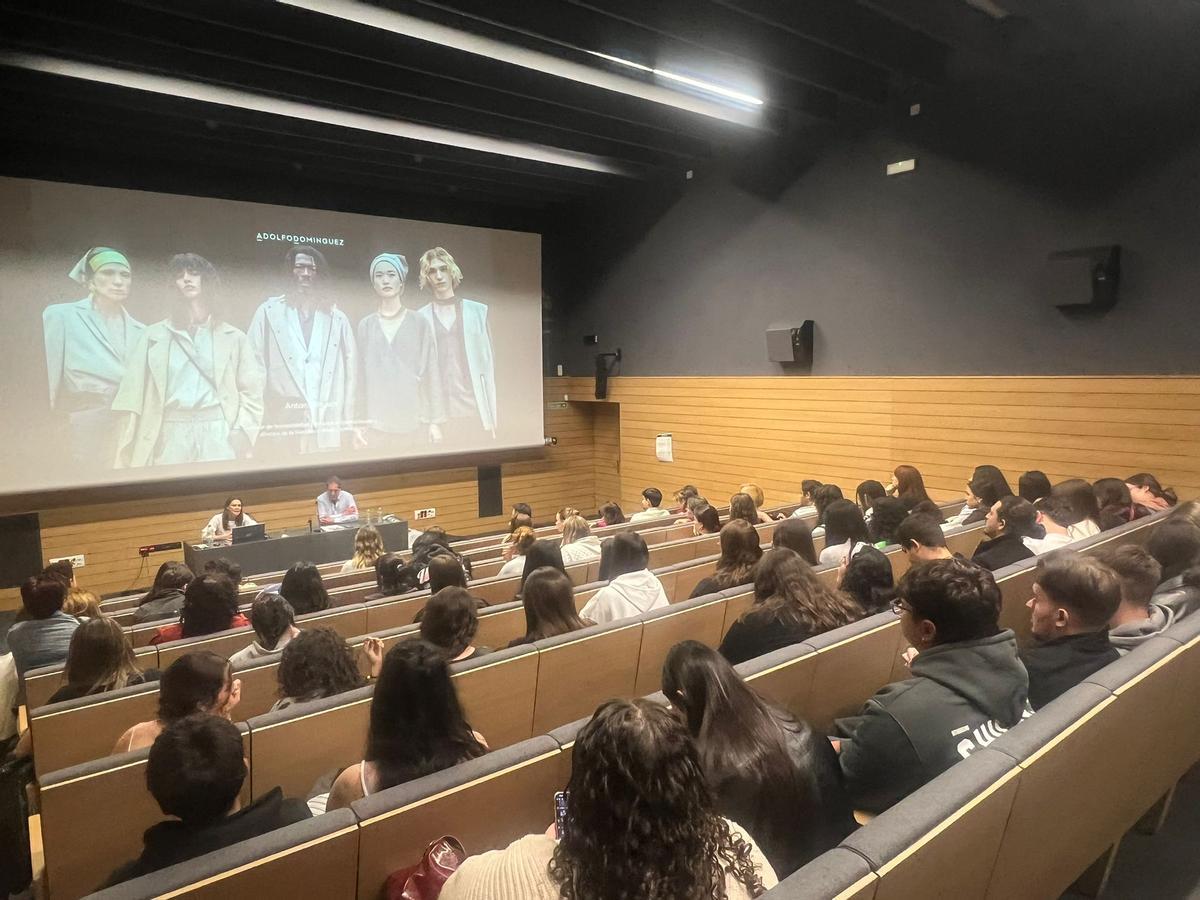 La jornada "Emprendiendo hacia el futuro" del IES Número 1 de Gijón, en imágenes