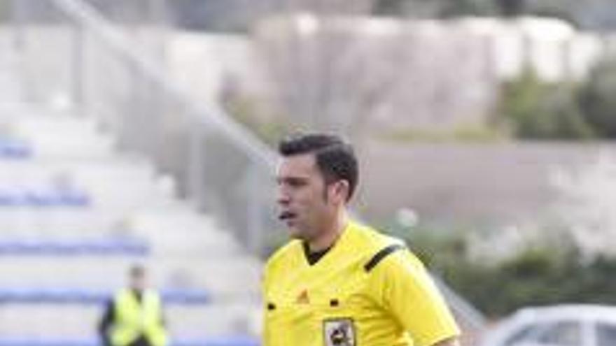 El Eldense acaba con 16 meses sin ganar con árbitros de la región de Murcia