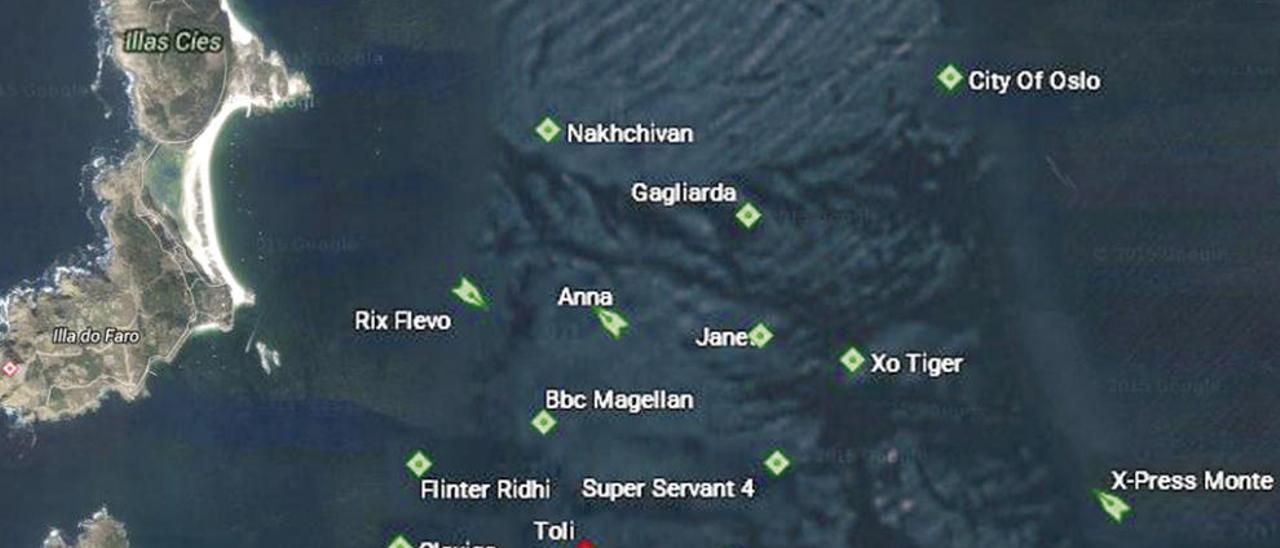Captura de pantalla de la posición y nombres de los barcos abrigados del temporal en Cíes. // Marina Traffic