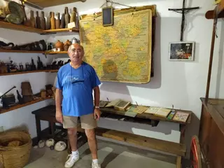Los tesoros de la «penya» de Xàbia que ha hecho de su casal un museo