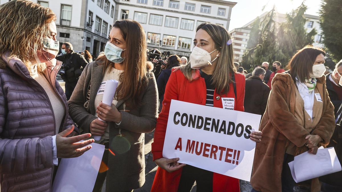 Concentración en Oviedo por el futuro del Suroccidente