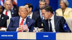 Trump compara els atacs a l’Iran amb Hiroshima i Nagasaki i acusa la premsa que qüestiona el seu èxit de ser un «frau»