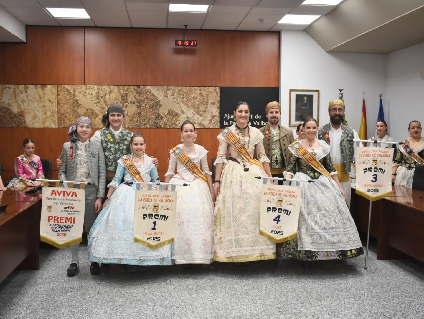 La Pobla de Vallbona entrega los premios a los monumentos de las comisiones falleras