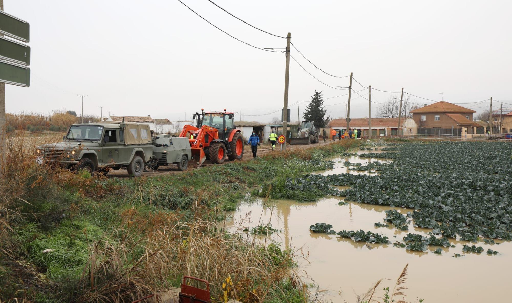 Monzalbarba sufre los efectos de la crecida del Ebro