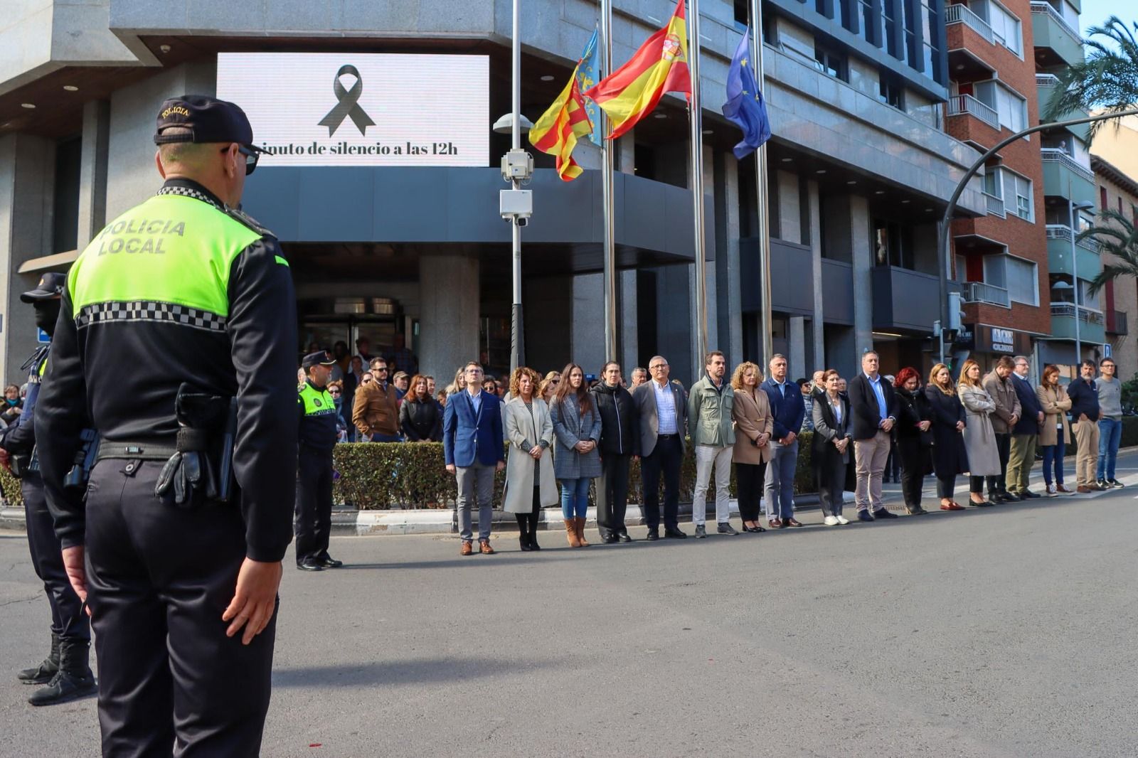 L'Horta guarda silencio por el incendio en València