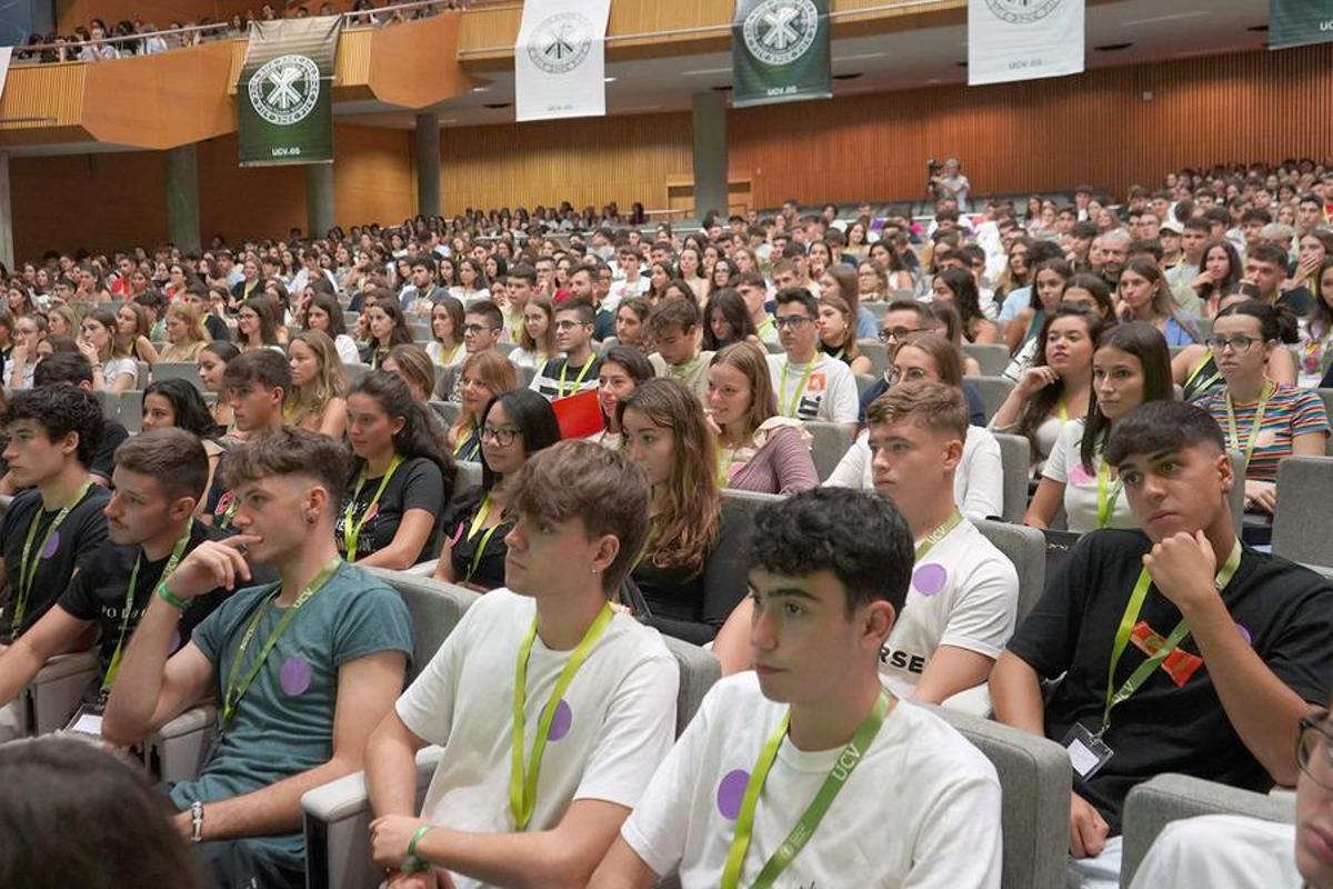 Estudiantes de la Universidad Católica durante la apertura del curso escolar