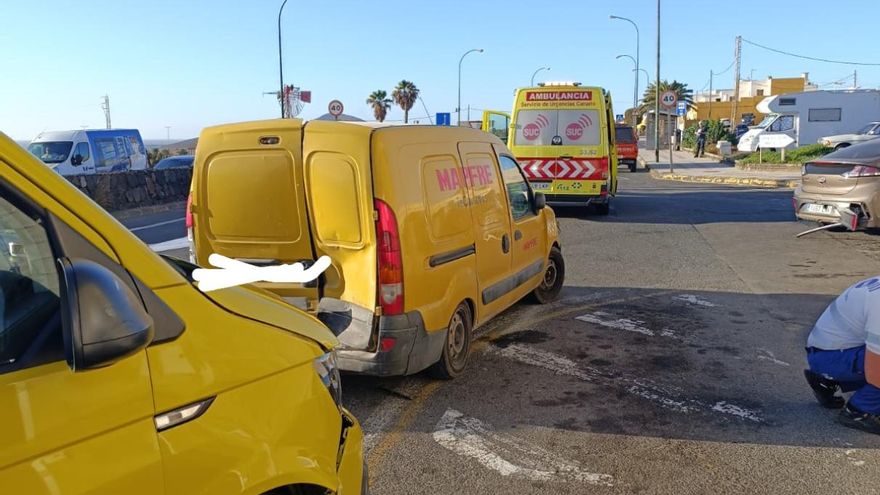 Un accidente de tráfico genera ligeras retenciones en la entrada del Carrizal de Ingenio
